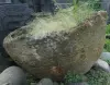 Artikelbild 2 des Artikels “Der Islandtopf ist aus Kalkstein gefertigt und stammt von der Küste Indonesiens. Er ist etwa 140 cm hoch und 51 cm tief. “